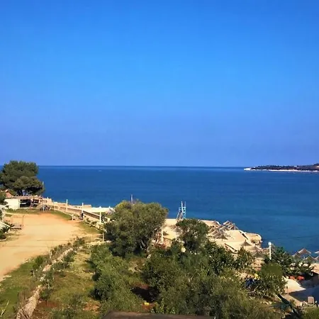 Pashaj Hotel *